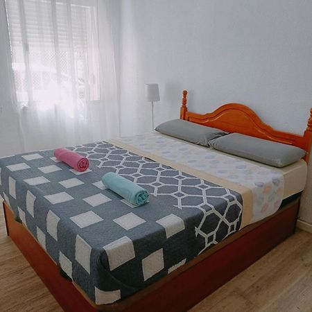 8 Mins Walk To Train Station Low Cost Youth Hostel Севиля Екстериор снимка